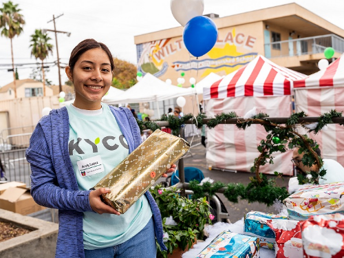 50th Anniversary KYCC Holiday Carnival Giftwrapping